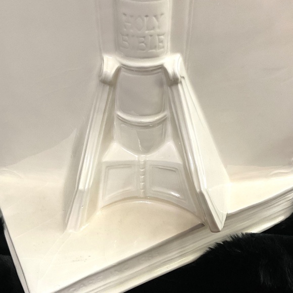 Vintage Nativity Scene Magi Wise Men Bookend with Bible Sculpture - Picture 12 of 16